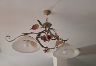 Lámpara de techo floral dorada