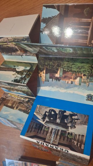 Lotto 995 Cartoline e 2 Ricordini miste mondo