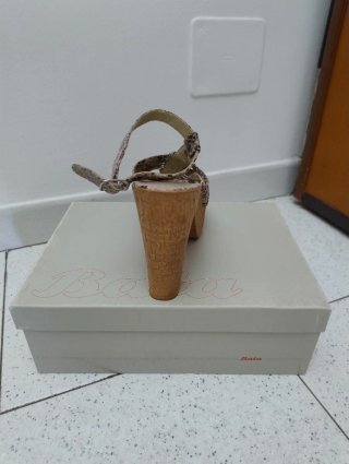 Sandali con zeppa Bata donna