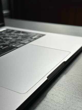 MacBook Pro / M1 Pro / 512GB / 16GB RAM (A2442)