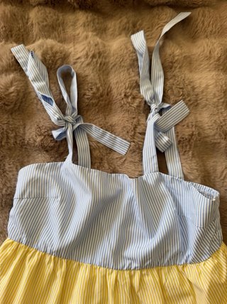 Vestido de tirantes con volantes
