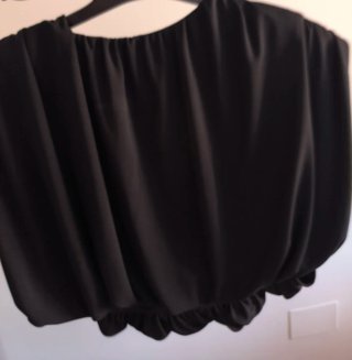 Top corto Zara negro talla M von hombreras