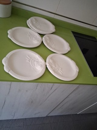 Platos de cerámica con forma de pez
