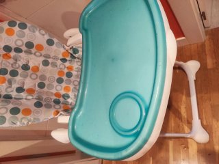 Trona infantil usada en casa de los abuelitos