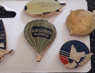 Lote de pins marcas internacionales I