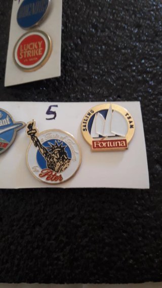 Lote de pins marcas internacionales I