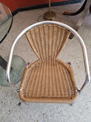 Mesa cristal y 2 sillas mimbre