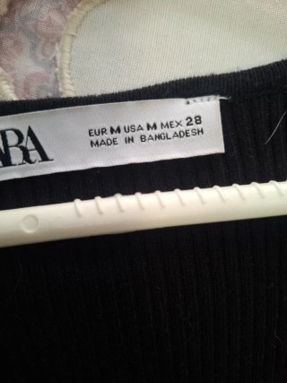 Vestido canalé Zara.