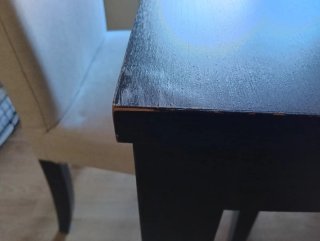 Mesa de comedor negra de madera