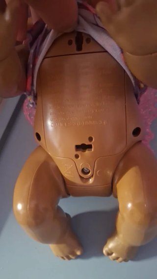 Muñeca bebé gateando
