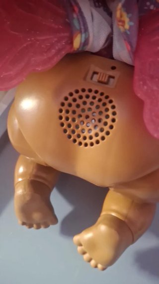 Muñeca bebé gateando