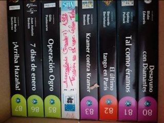 113 películas. Si te interesa alguna 1'50.