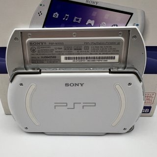 Sony PSP GO Pearl White PSP-N1000PW