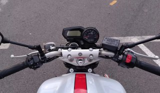 Yamaha FZ6N 600cc Naked Blanca y Roja