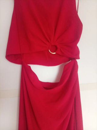 Vestido rojo fiesta con abertura