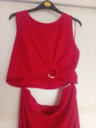 Vestido rojo fiesta con abertura