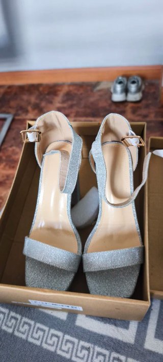 Tacones plateados talla 36 sin estrenar