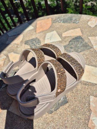 Sandalias Skechers Beige y Doradas