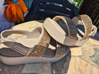 Sandalias Skechers Beige y Doradas