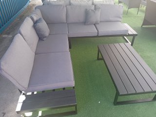 Conjunto de terraza: sofá y mesa
