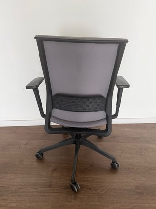 Silla de oficina ergonómica negra