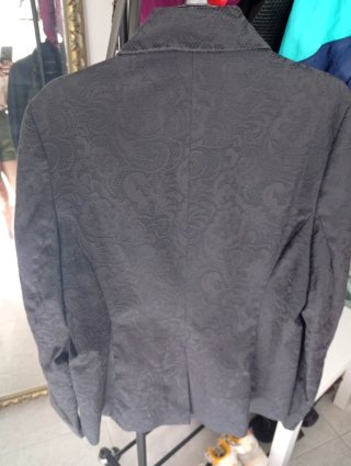 Americana negra con estampado