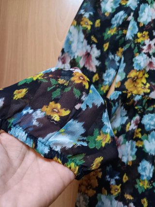Vestido Mango floral talla S