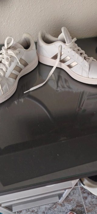 Zapatillas Adidas Mujer Blancas y Doradas