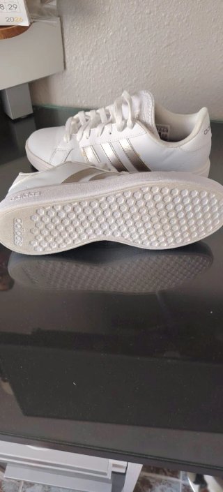 Zapatillas Adidas Mujer Blancas y Doradas