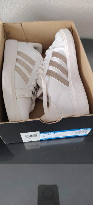 Zapatillas Adidas Mujer Blancas y Doradas