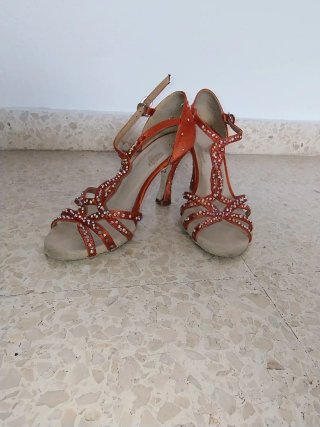 Zapatos de baile con pedrería, color cobre
