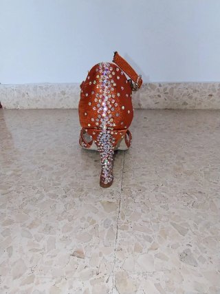 Zapatos de baile con pedrería, color cobre