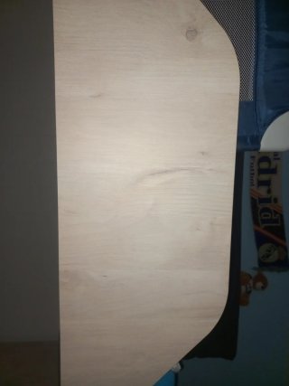 Litera de madera color beige y blanco