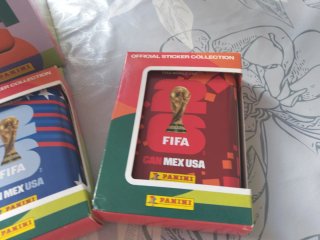 3 Latas Oficiales Mundial FIFA + 24 Sobres panini
