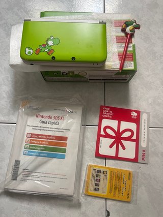 Nintendo 3DS XL Edición Yoshi