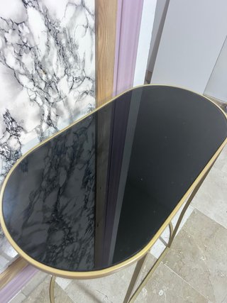 Mesa auxiliar cristal mármol y metal