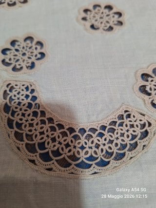 Copriletto matrimoniale ricamato a mano ricamo chi