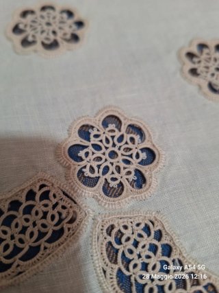 Copriletto matrimoniale ricamato a mano ricamo chi