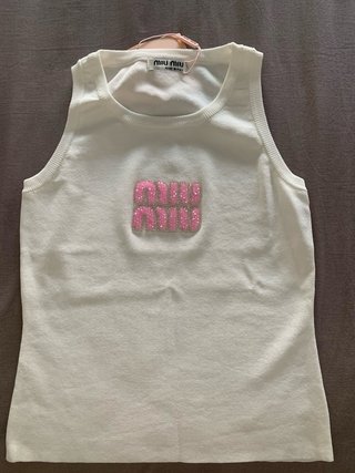 Miu Miu Top Blanco con Lentejuelas Rosas
