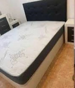 Divano in pelle sintetica bianca