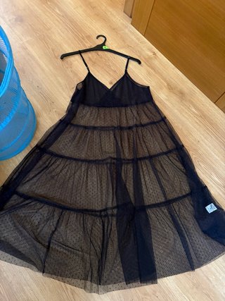 Vestido negro transparente con lunares