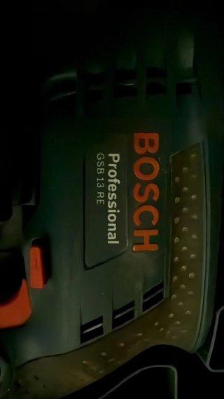 Taladro Eléctrico Bosch con Brocas