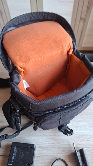 Panasonic Lumix DMC-FZ72 con funda Lowerpro