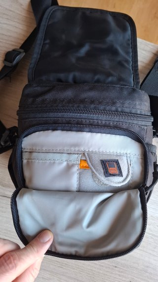 Panasonic Lumix DMC-FZ72 con funda Lowerpro