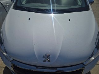 Defensa peugeot 208 impecable