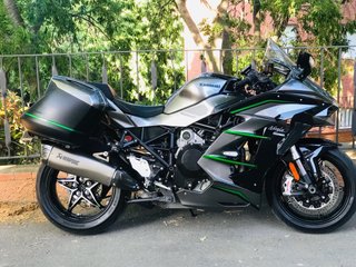 Kawasaki Ninja H2 SX SE Top con Akrapovic