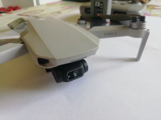 Dron DJI Mini 2 con mando y batería