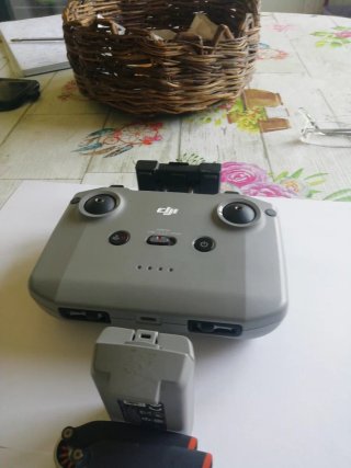 Dron DJI Mini 2 con mando y batería