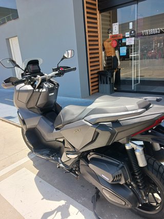 Honda ADV 350 Gris