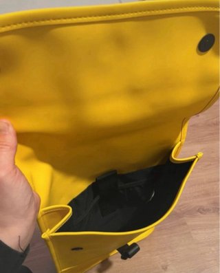 Mochila RAINS Amarilla